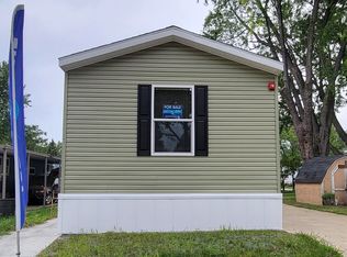 243 Coach Rd, Wheeling, IL 60090