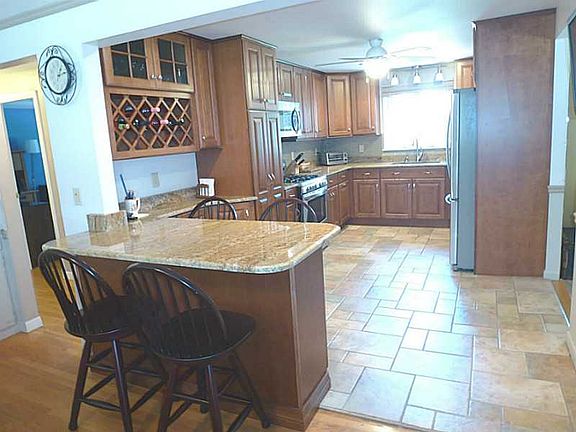 5th image of 11 Tanglewood Dr