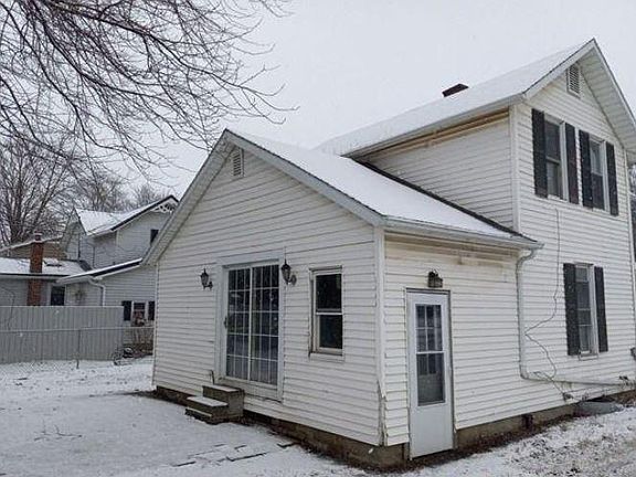 4th image of 121 Harkness St
