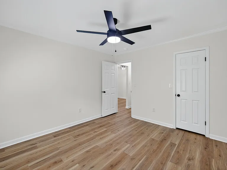 341 W Coleman Blvd #G — Photo 17