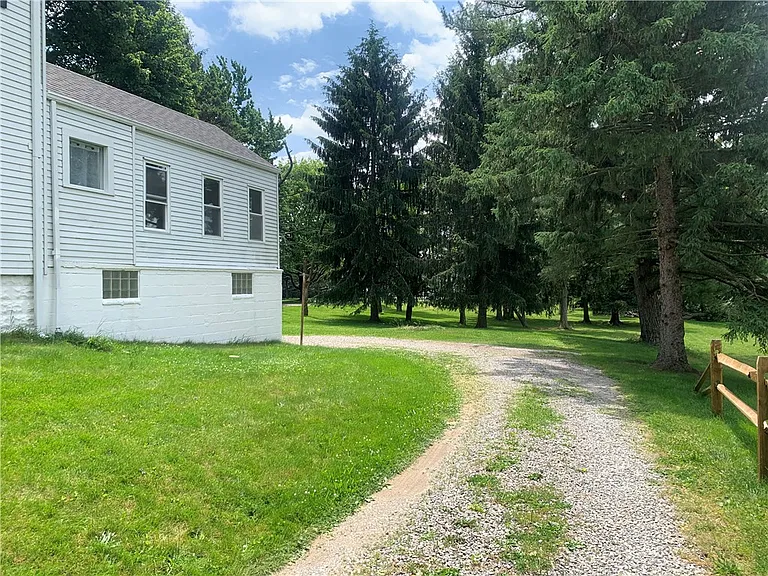 171 Fieldview Dr — Photo 2
