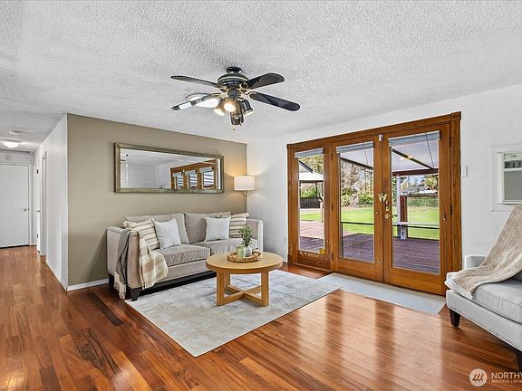 5th image of 907 Dyer Road