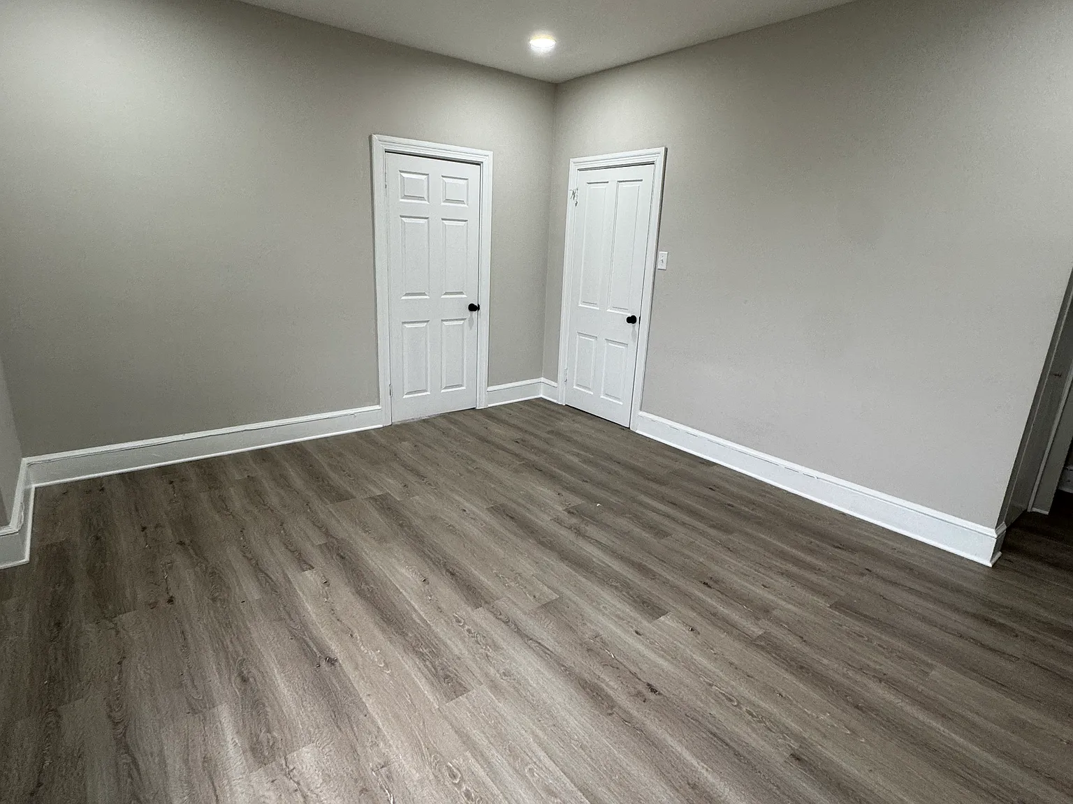 527 W Orange St — Photo 3