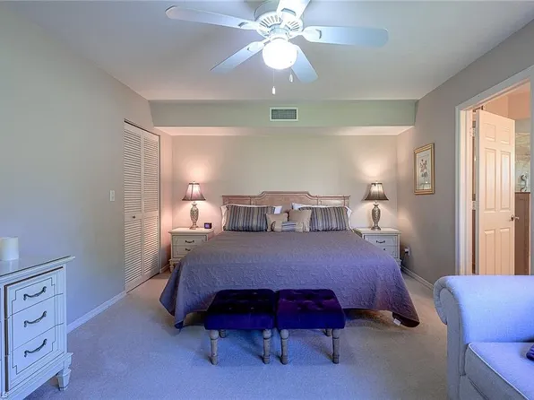583 Beachwalk Cir, Naples, FL