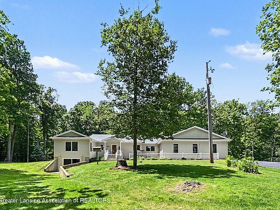 2nd image of 5439 N Wellman Rd