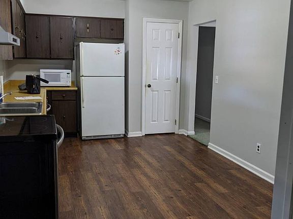 3rd image of 252 Cole Dr