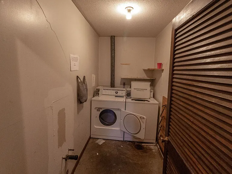 2916 Leeway Dr #D — Photo 21