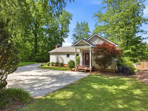 633 N Lake Dr, Salem, SC 29676