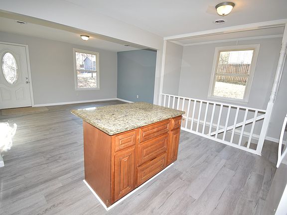 2nd image of 1421 Richmond Pl
