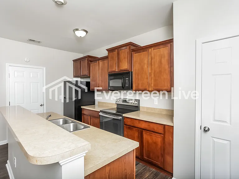 140 Pacific Ave — Photo 4
