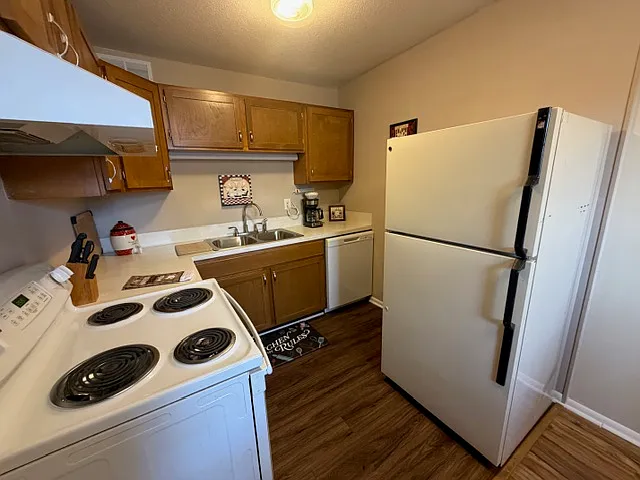 3812 Country Club Rd #E — Photo 5