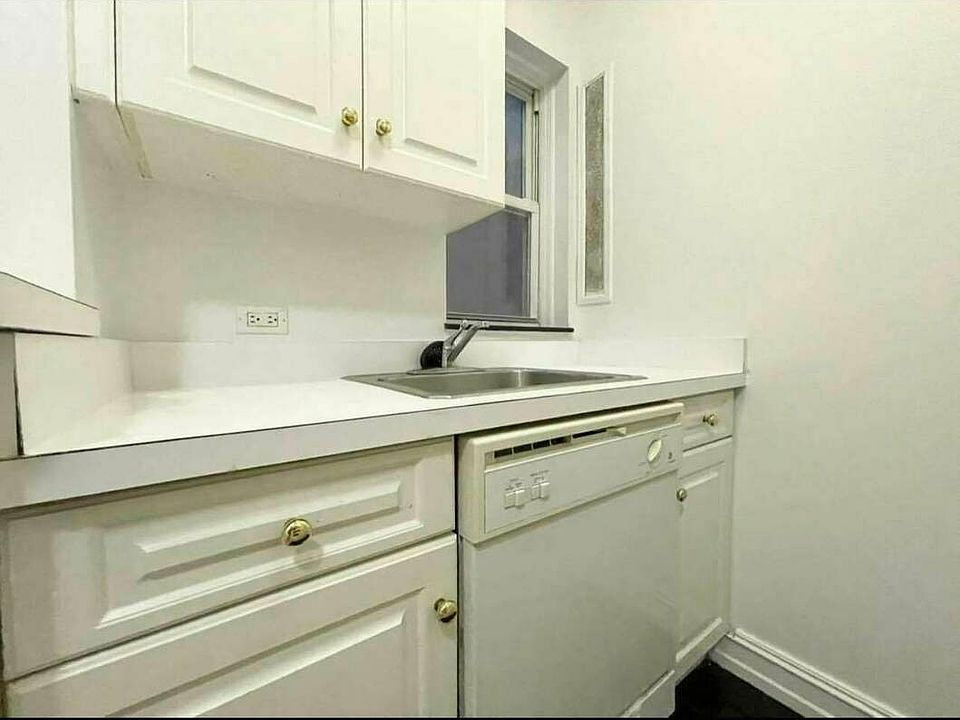 2nd image of 521 E 85th St #2