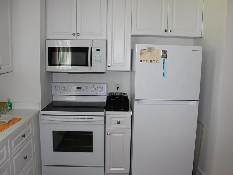 715 Connecticut Ln — Photo 9