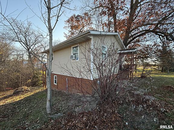 4th image of 226 Lake Warren Dr