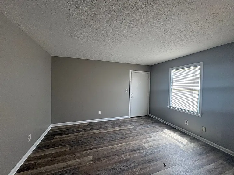 2038 Rock Creek Rd — Photo 3