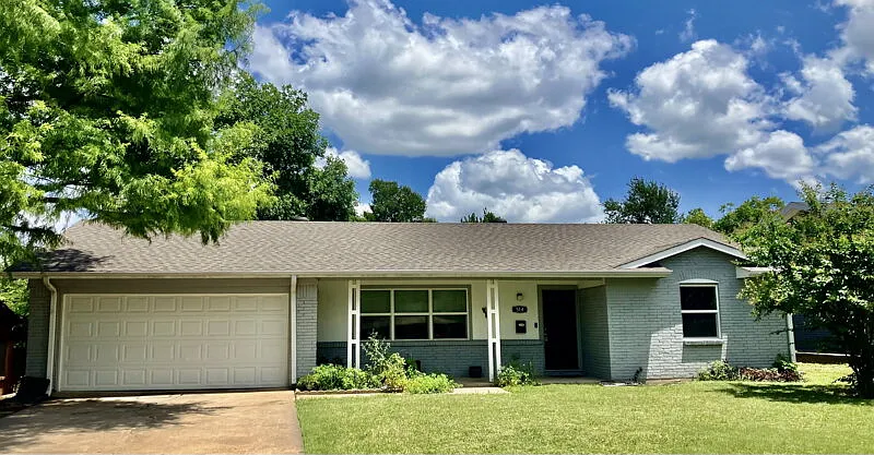 3 bed, 2.0 bath, 1466 sqft, $2,300 — Photo 1