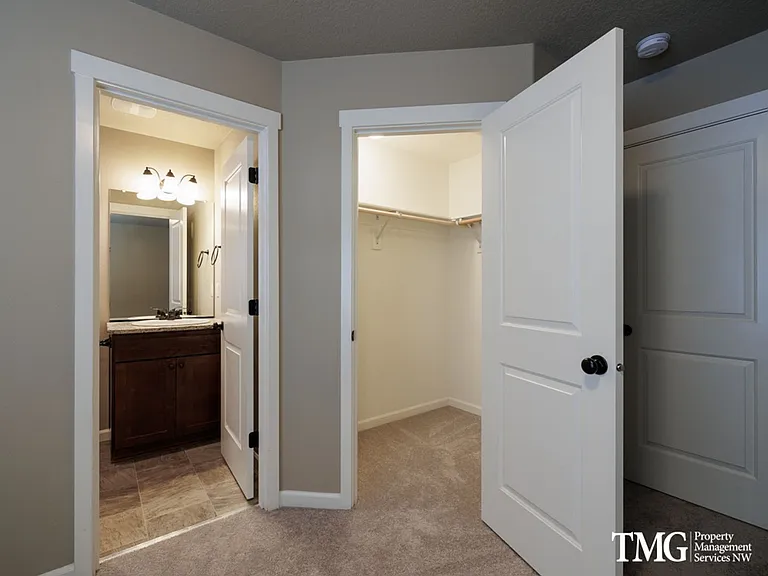 Garage, Backyard, 3 Bedroom - Now Leasing — Photo 10