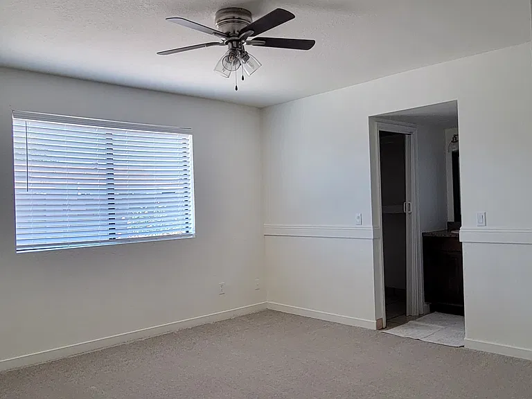 323 W Olive Ave — Photo 7