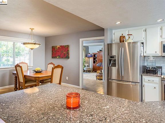 4th image of 2301 Peachtree Cir