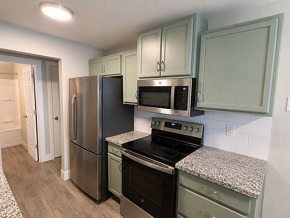 3rd image of 505 Linden Dr
