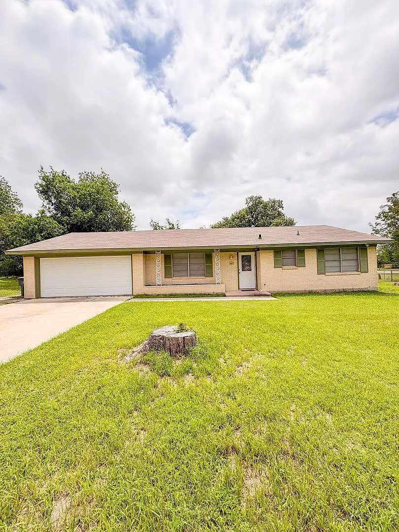 $500 off first months rent with signed lease by September 1st. 3 Bed / 2 Bath Home in Temple Move... — Photo 1