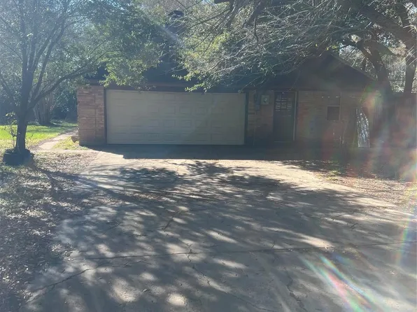 1408 N Main St, Highlands, TX 77562