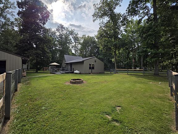 2nd image of 207 Blue Bird Ln