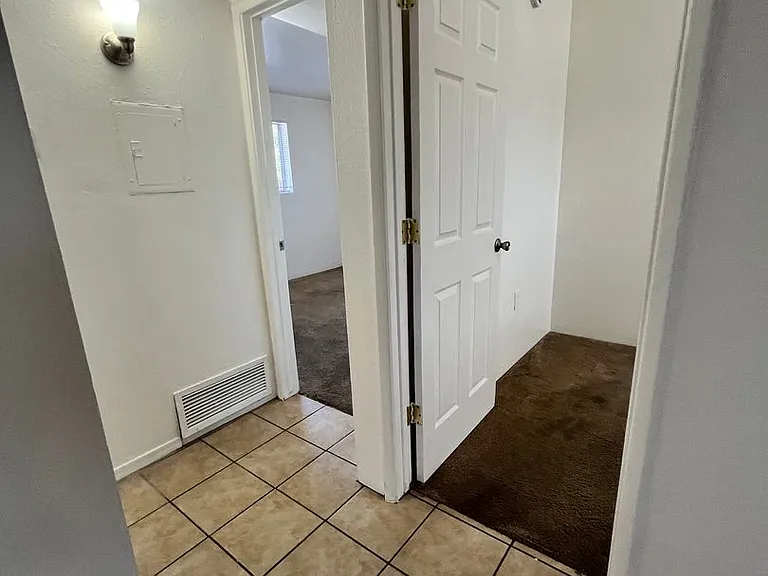 446 E Pastime Rd — Photo 36