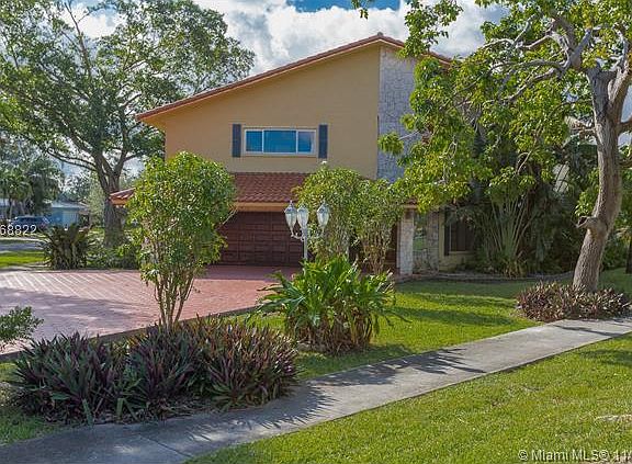 2nd image of 1330 N Royal Poinciana Blvd