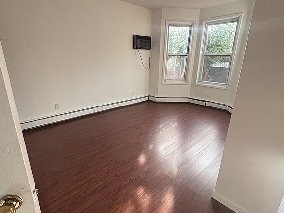 3rd image of 5107 Boulevard East #1