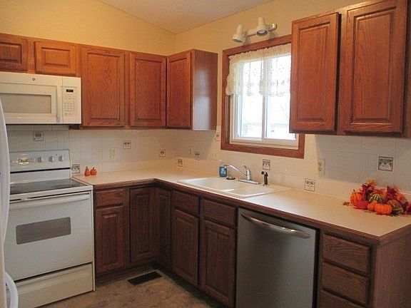 4th image of 513 E Showalter St