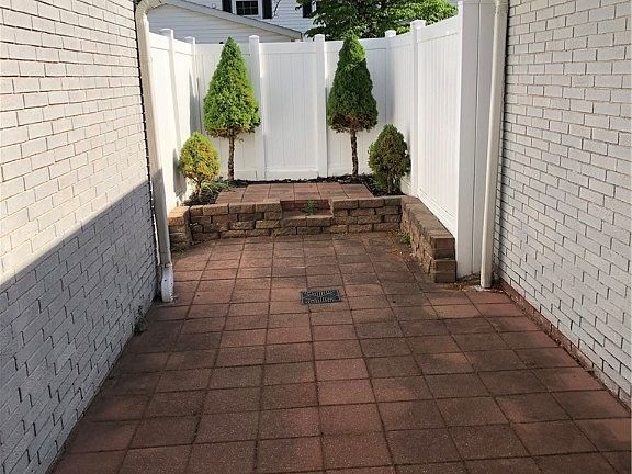 4th image of 3 Meadowlawn Dr Unit 17