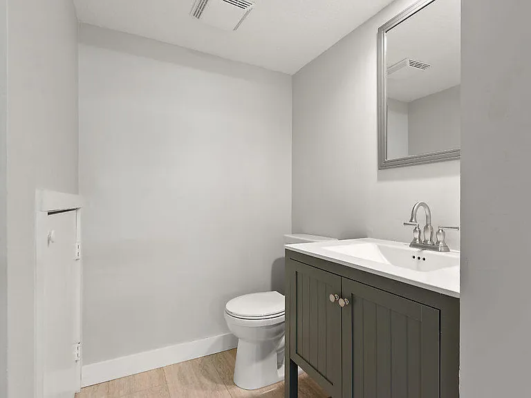 825 Center St #3D — Photo 8