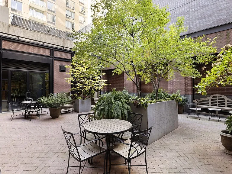 261 W 25th St #4A — Photo 14