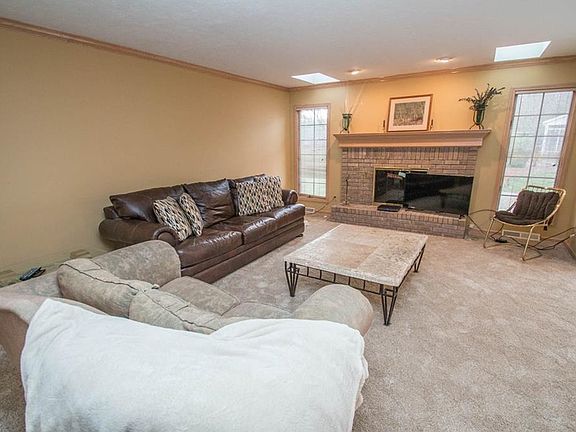 5th image of 19037 Seven Oaks Dr