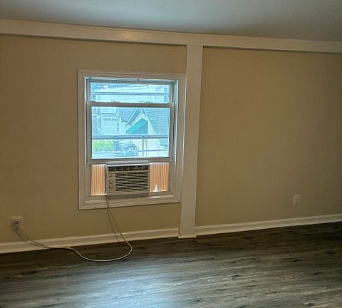 3rd image of 108 E Main St APT 4