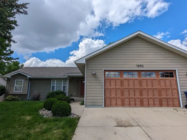 1202 29th St, Spirit Lake, IA 51360