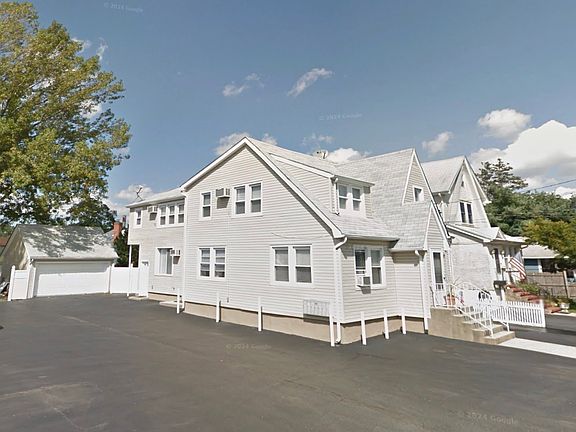 2nd image of 31 Willoughby Pl APT 3