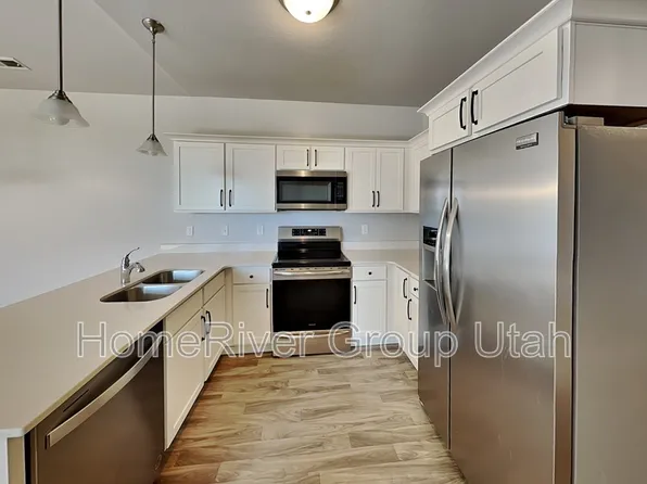 15 W Seasons Dr, Vineyard, UT 84059