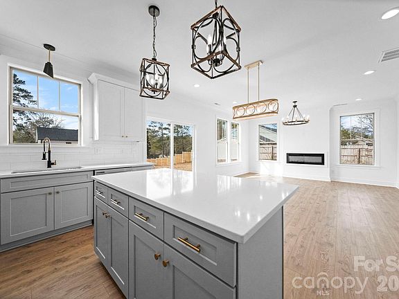 2nd image of 1220 Morven Rd