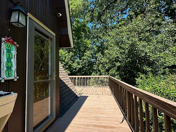4th image of 8637 Island Point Rd