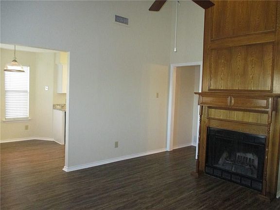 3rd image of 206 Christina Pl