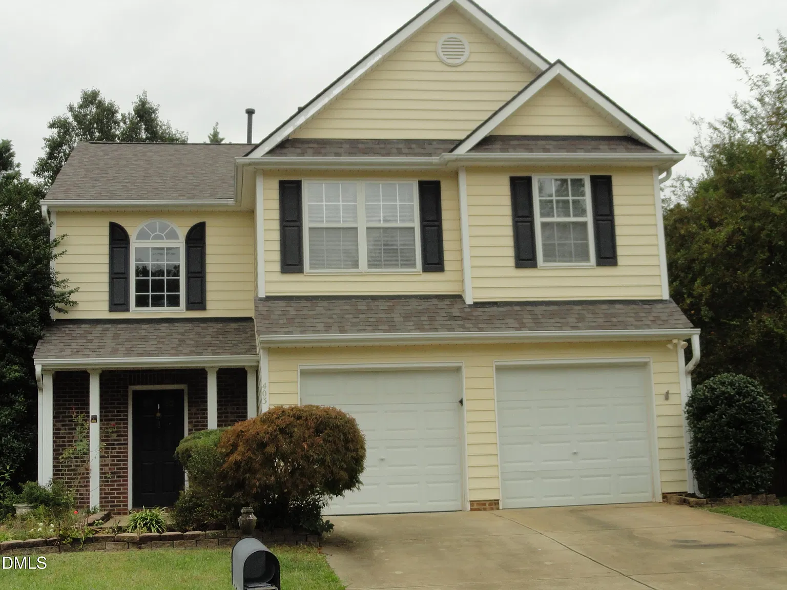 3 bed, 2.5 bath, 1867 sqft, $1,950 — Photo 1