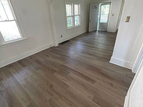 3rd image of 2902 Peters Ave