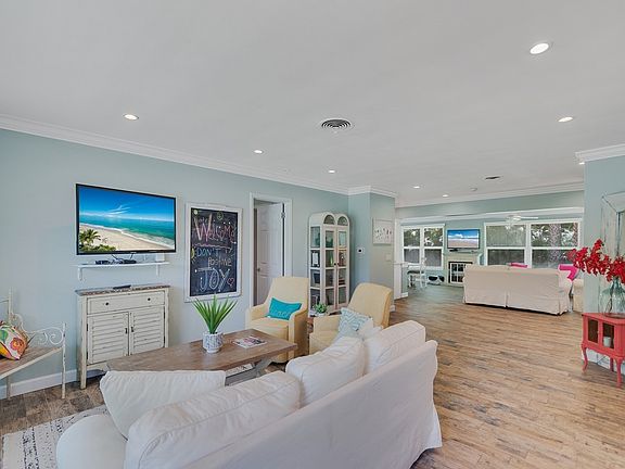 5th image of 706 Iris Ln