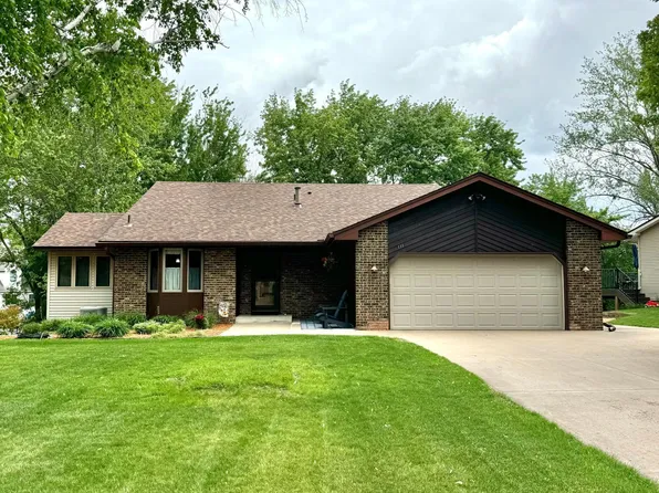111 Canterbury Rd, Circle Pines, MN 55014