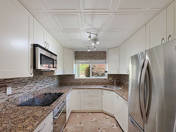 2nd image of 1429 Esperanza Way