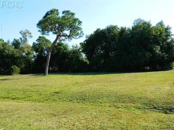 5683 Genesee Pkwy, Bokeelia, FL 33922