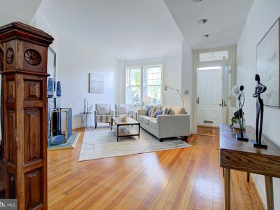 136 E St SE, Washington, DC, 20003