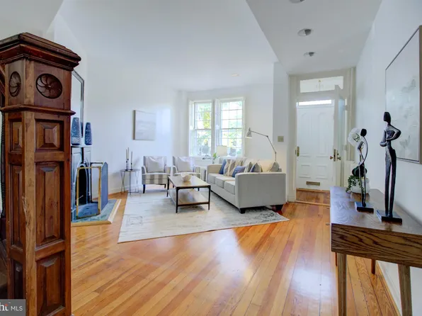 136 E St SE, Washington, DC 20003